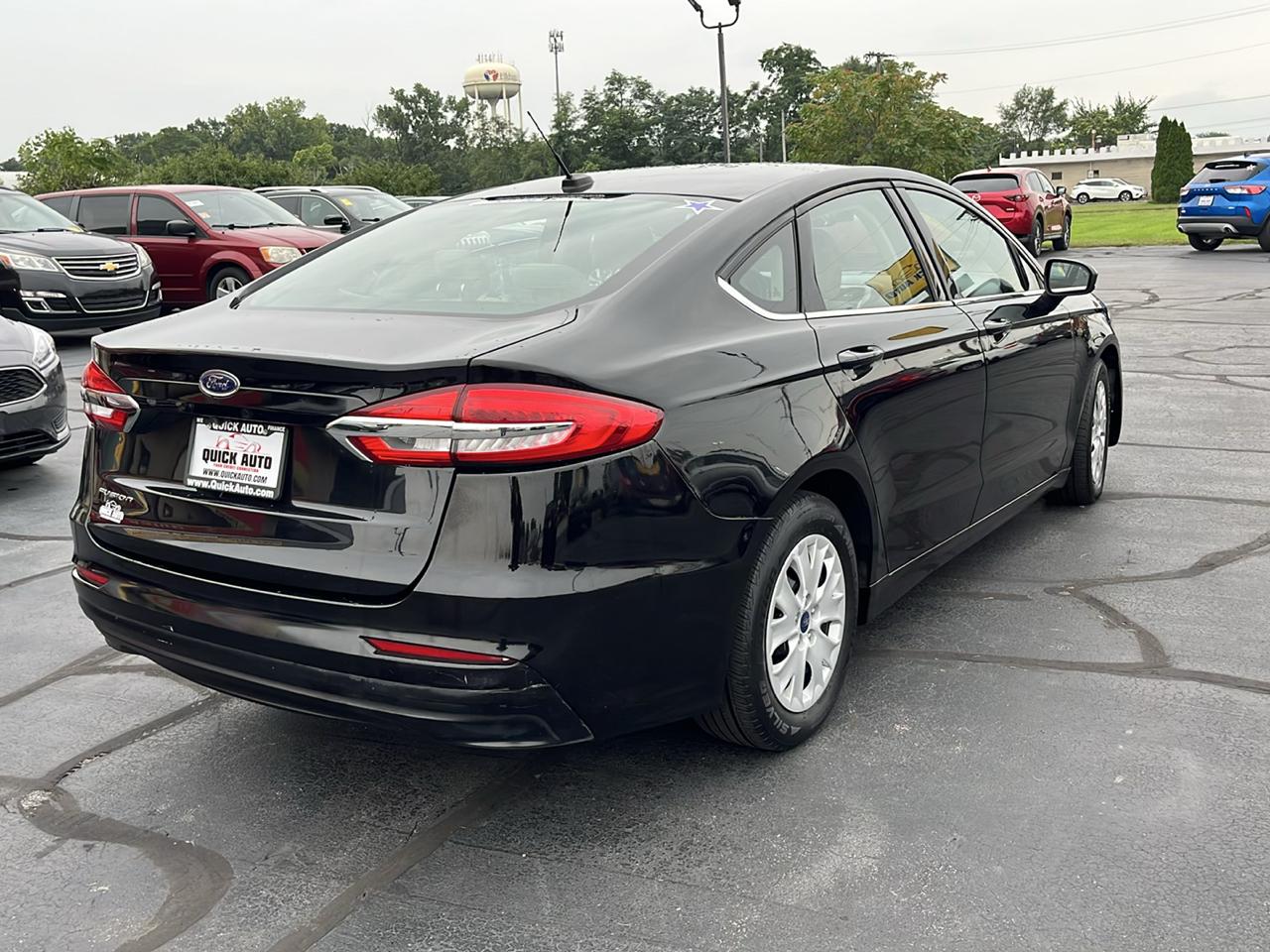 Ford Fusion S FWD 2019