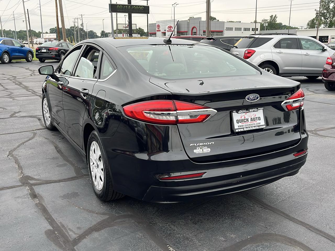 Ford Fusion S FWD 2019