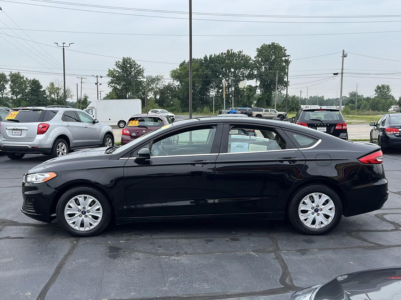 Ford Fusion S FWD 2019