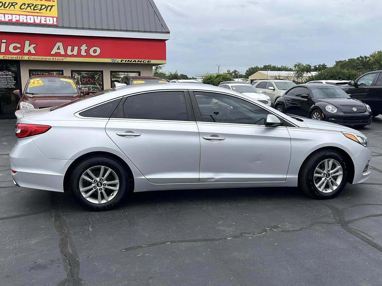 Hyundai Sonata 4dr Sdn 2.4L SE 2015