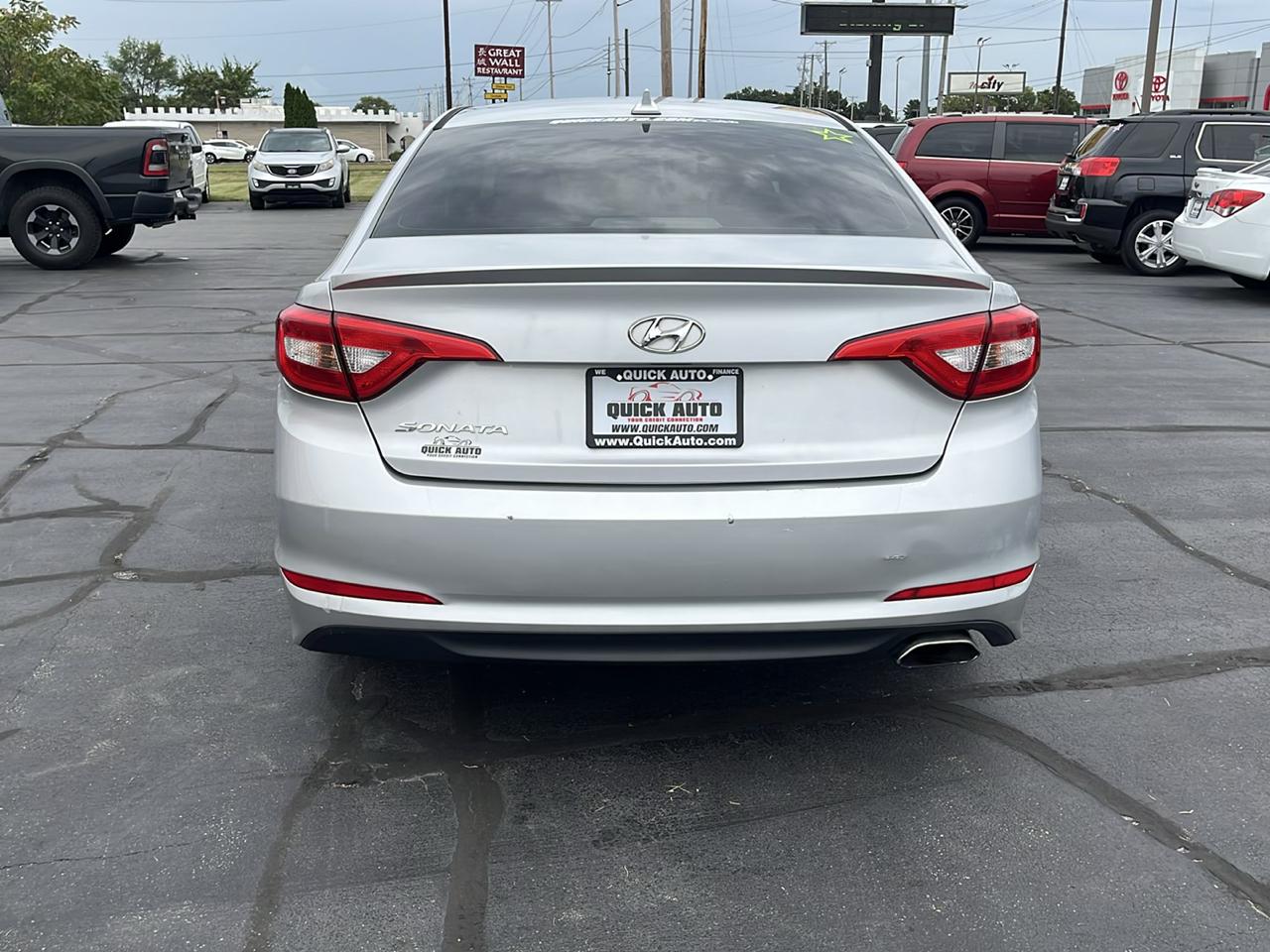 Hyundai Sonata 4dr Sdn 2.4L SE 2015