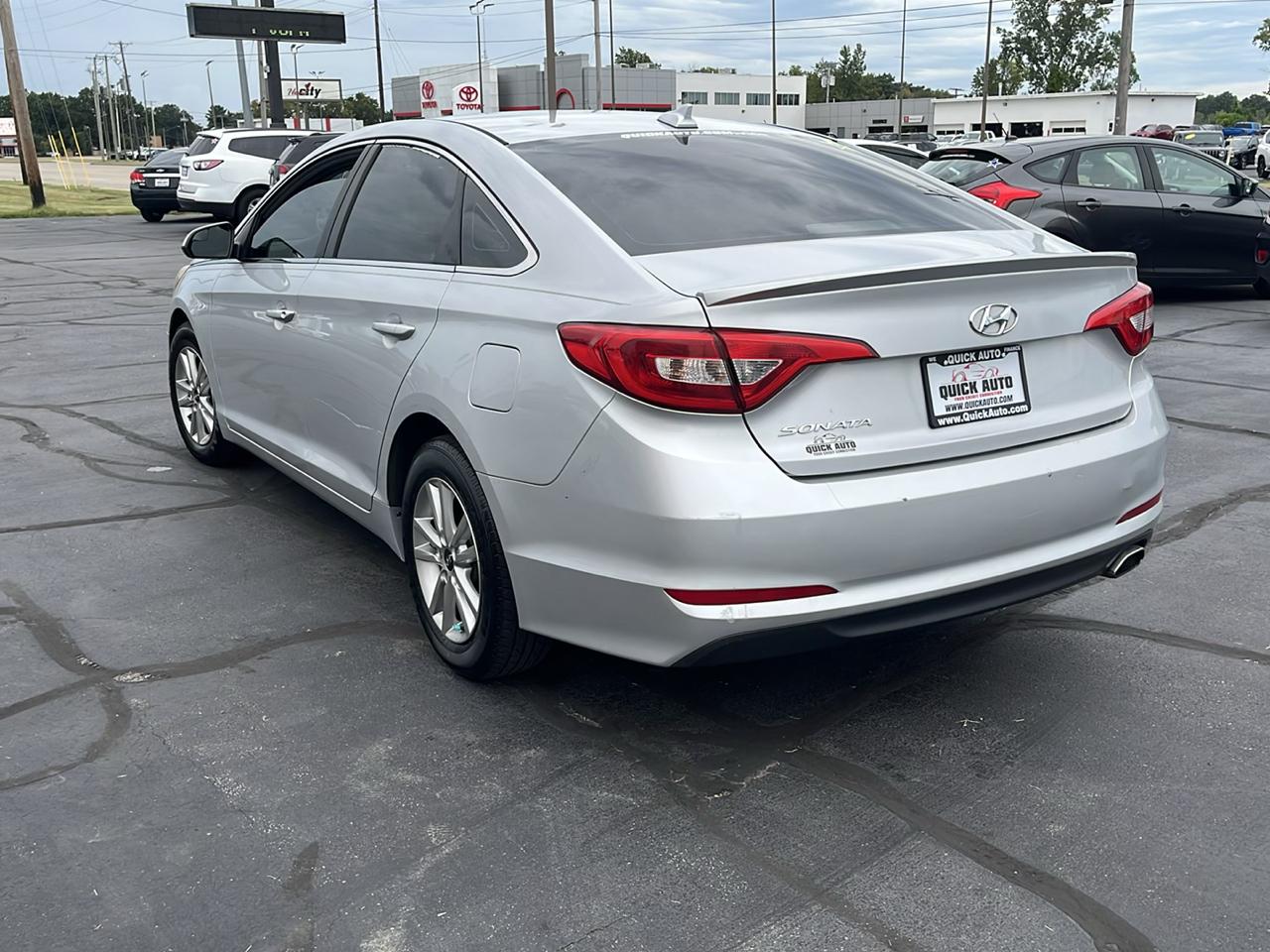 Hyundai Sonata 4dr Sdn 2.4L SE 2015