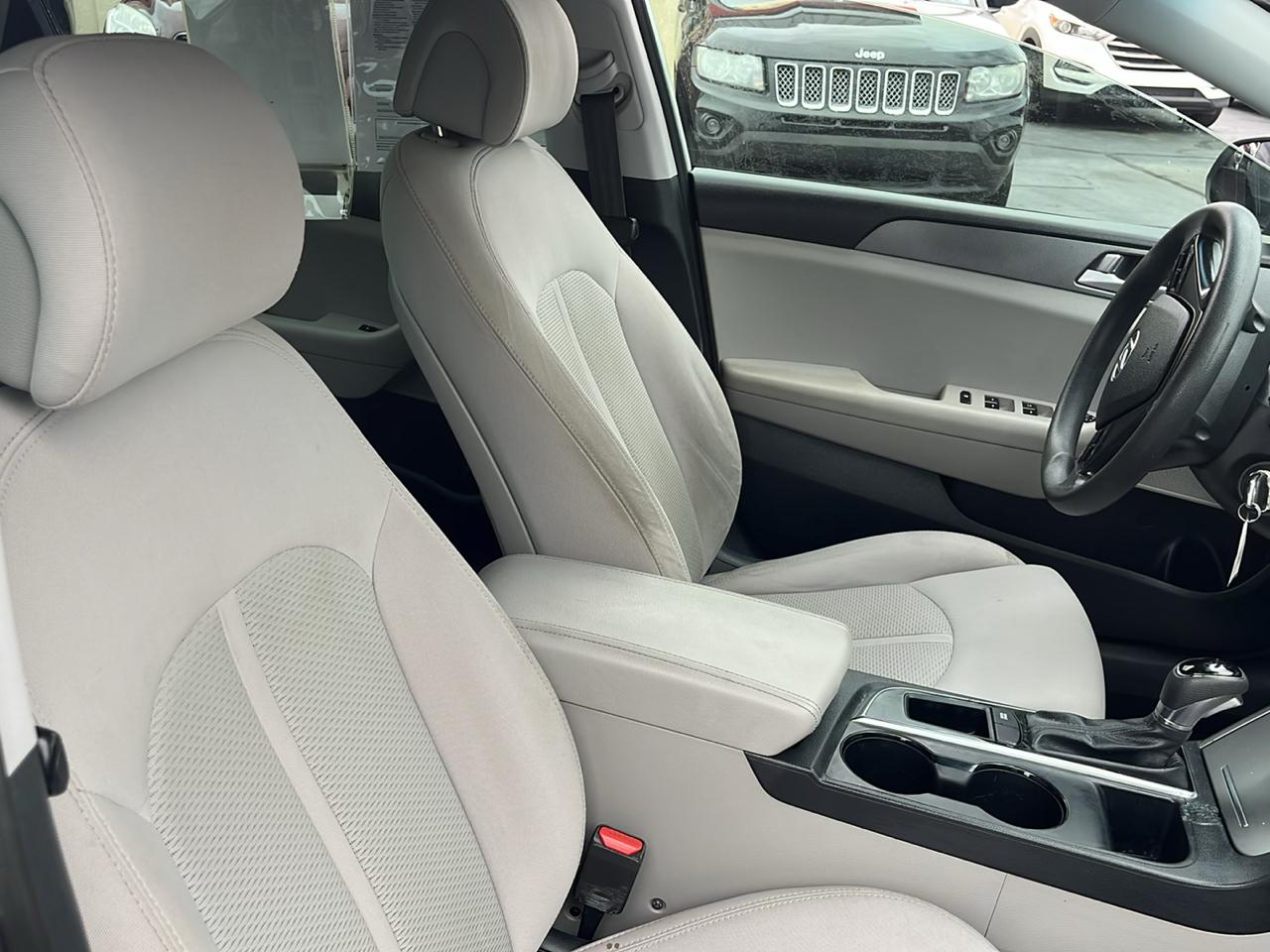 Hyundai Sonata 4dr Sdn 2.4L SE 2015