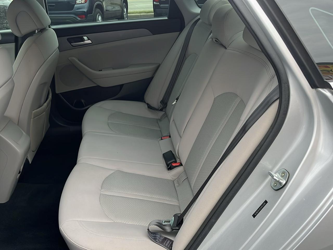 Hyundai Sonata 4dr Sdn 2.4L SE 2015