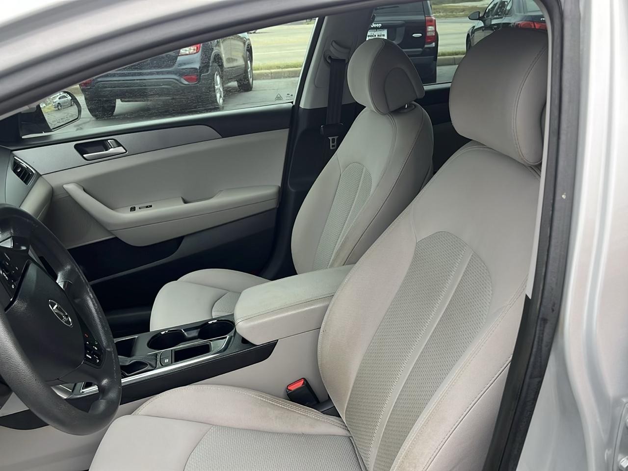 Hyundai Sonata 4dr Sdn 2.4L SE 2015