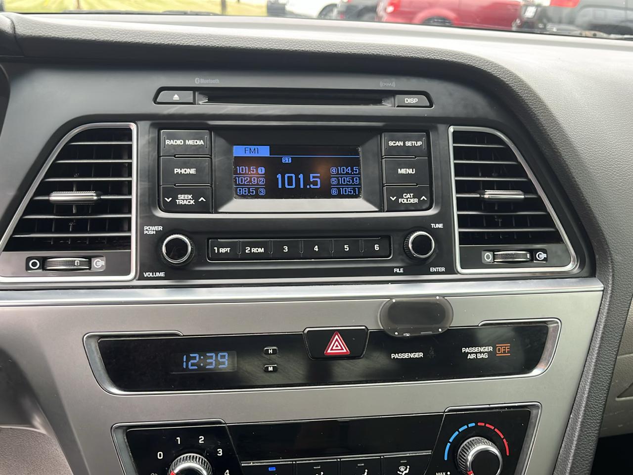 Hyundai Sonata 4dr Sdn 2.4L SE 2015