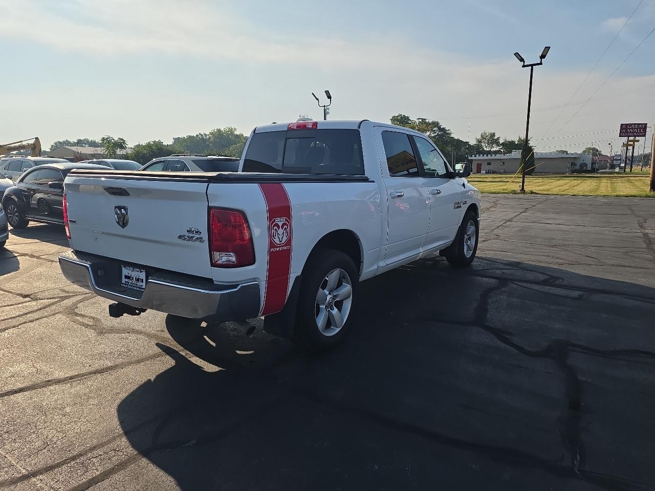 RAM 1500 4WD Crew Cab 140.5" SLT 2017
