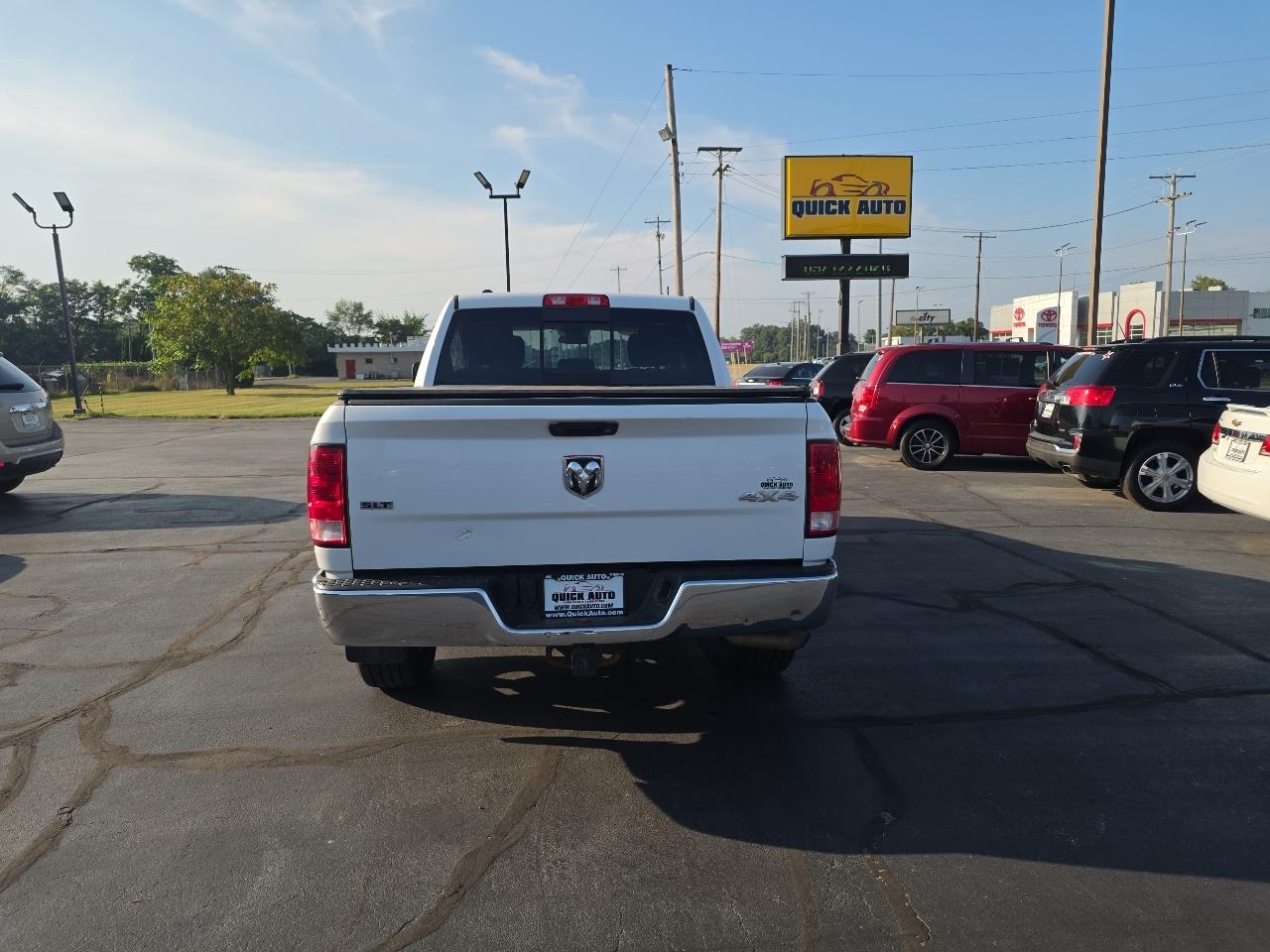 RAM 1500 4WD Crew Cab 140.5" SLT 2017