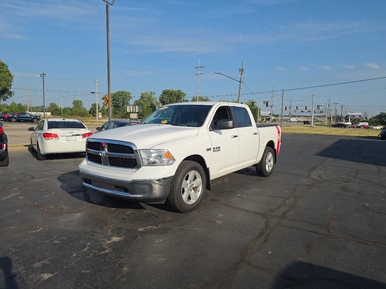 RAM 1500 4WD Crew Cab 140.5" SLT 2017