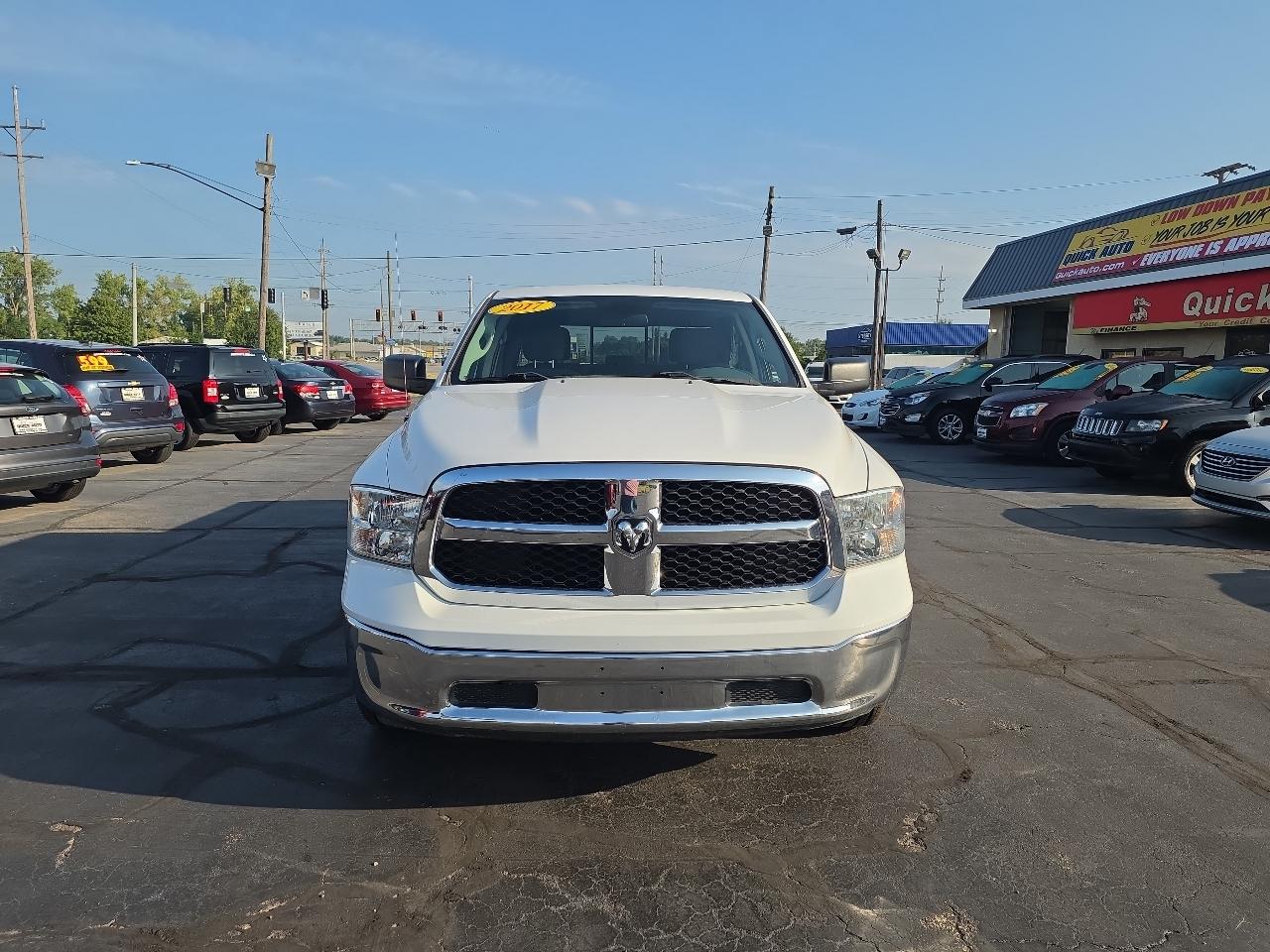 RAM 1500 4WD Crew Cab 140.5" SLT 2017