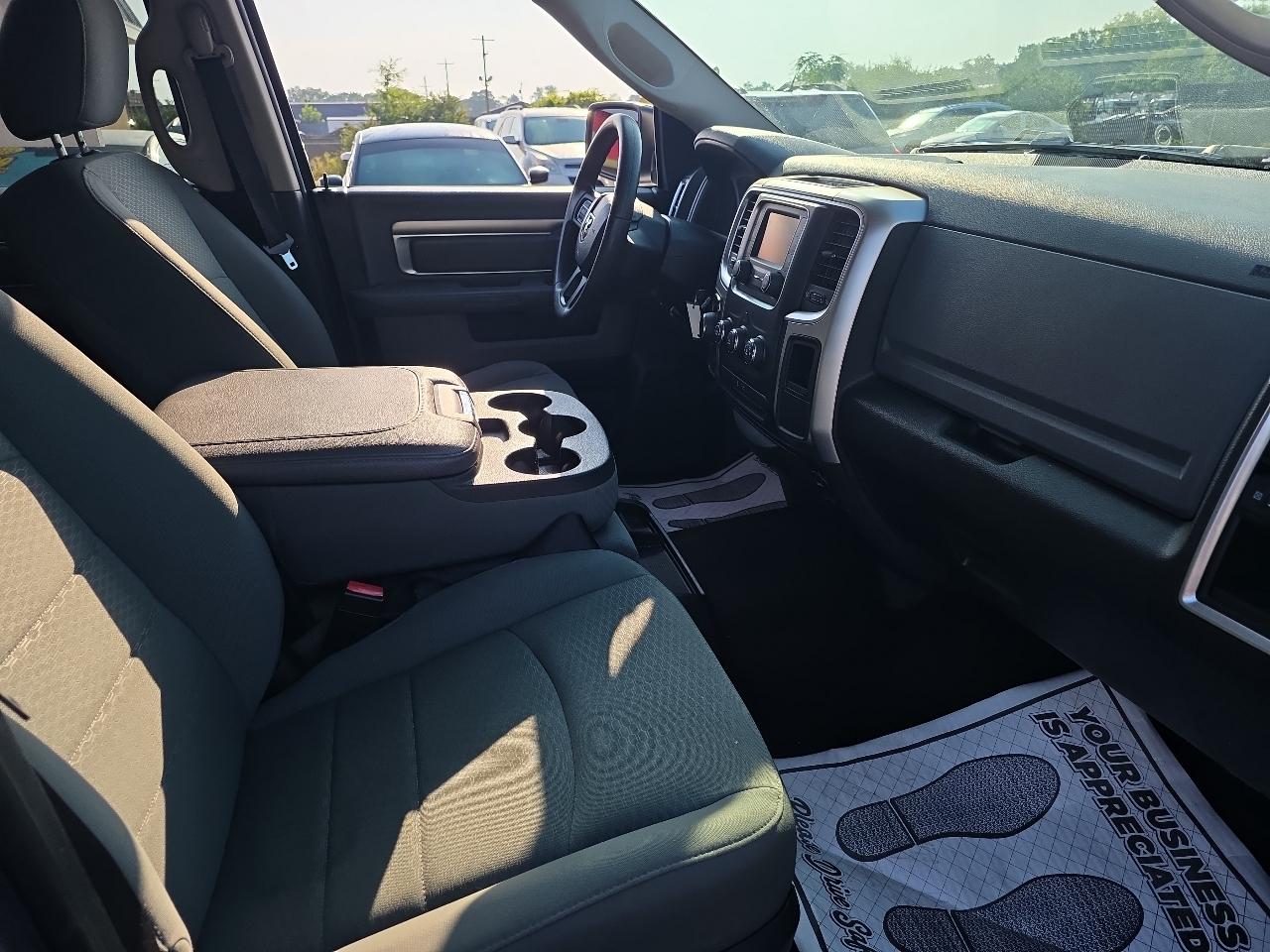 RAM 1500 4WD Crew Cab 140.5" SLT 2017