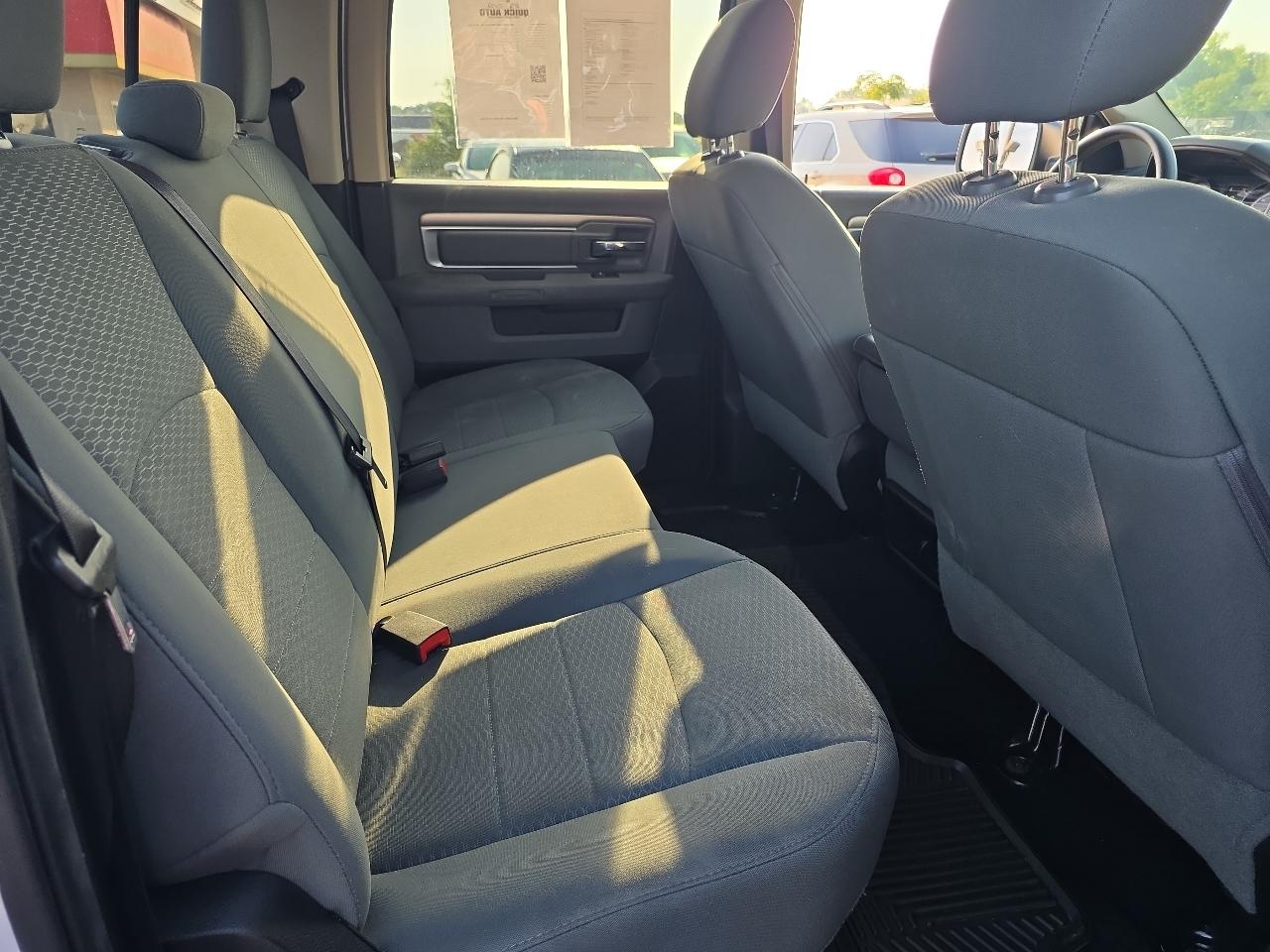 RAM 1500 4WD Crew Cab 140.5" SLT 2017