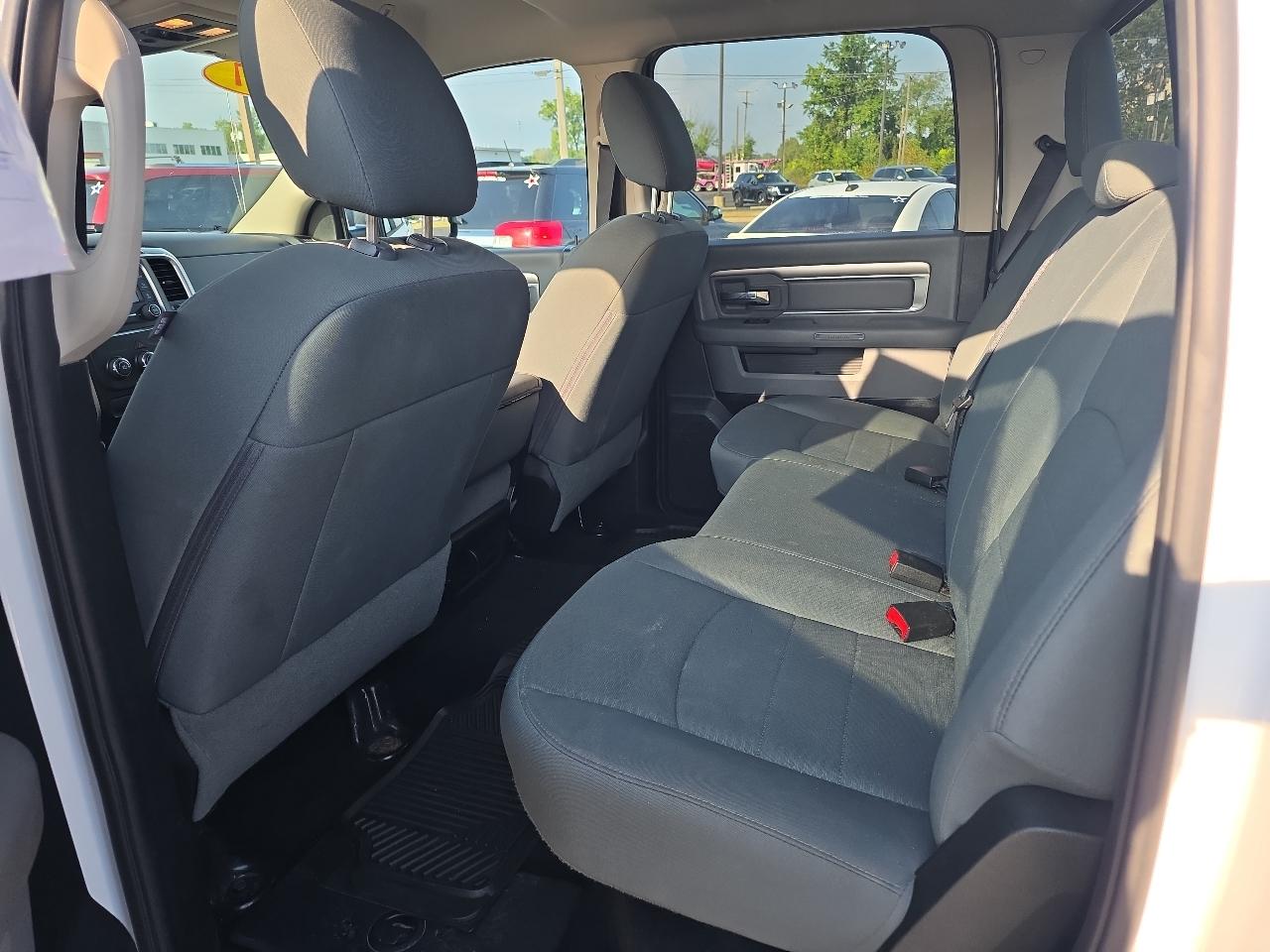 RAM 1500 4WD Crew Cab 140.5" SLT 2017