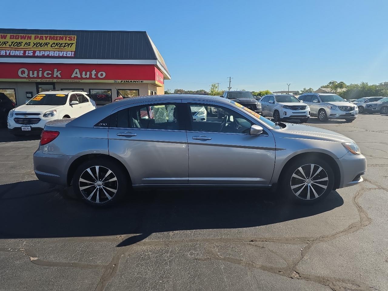 Chrysler 200 4dr Sdn Touring 2014