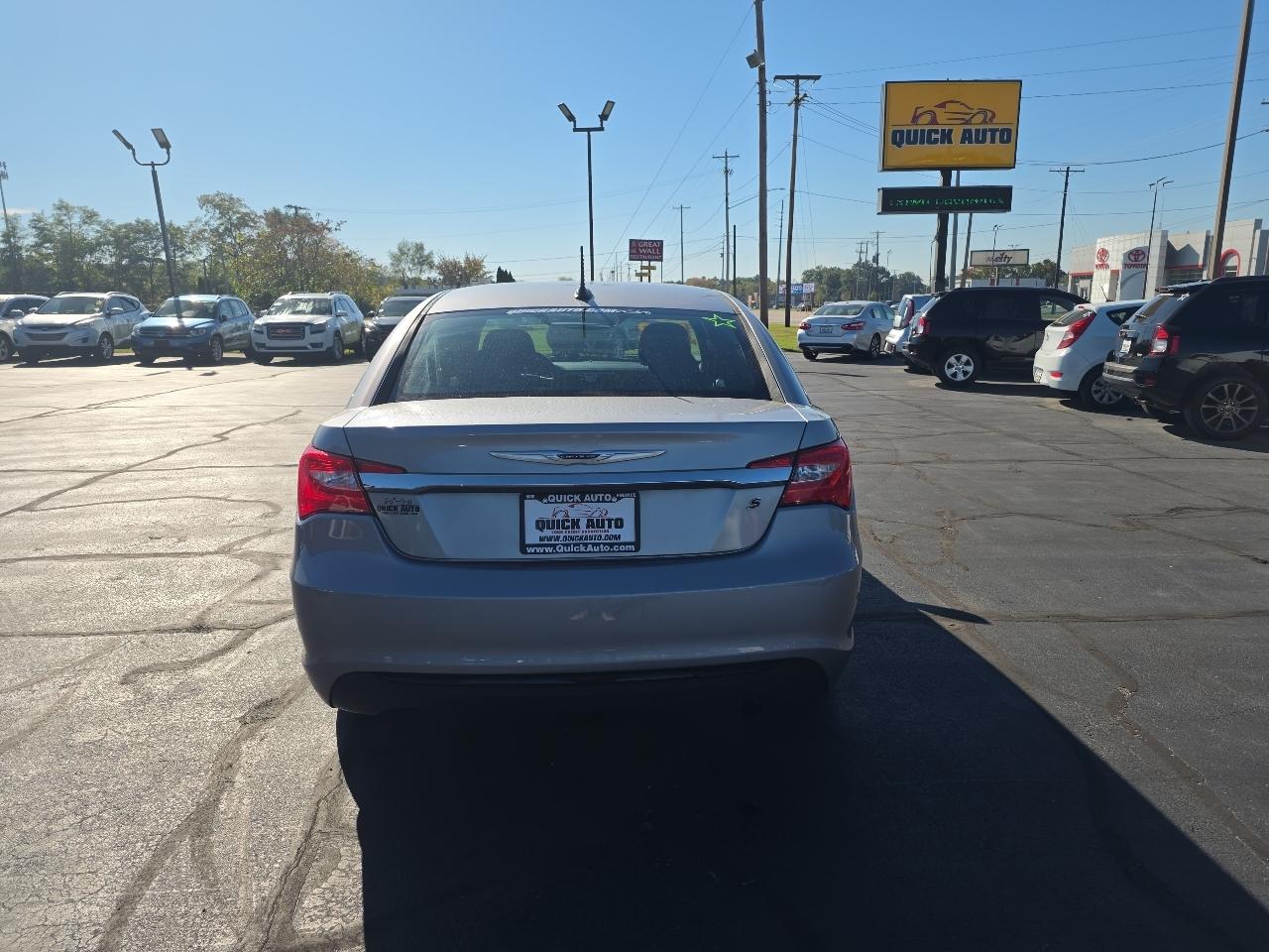 Chrysler 200 4dr Sdn Touring 2014