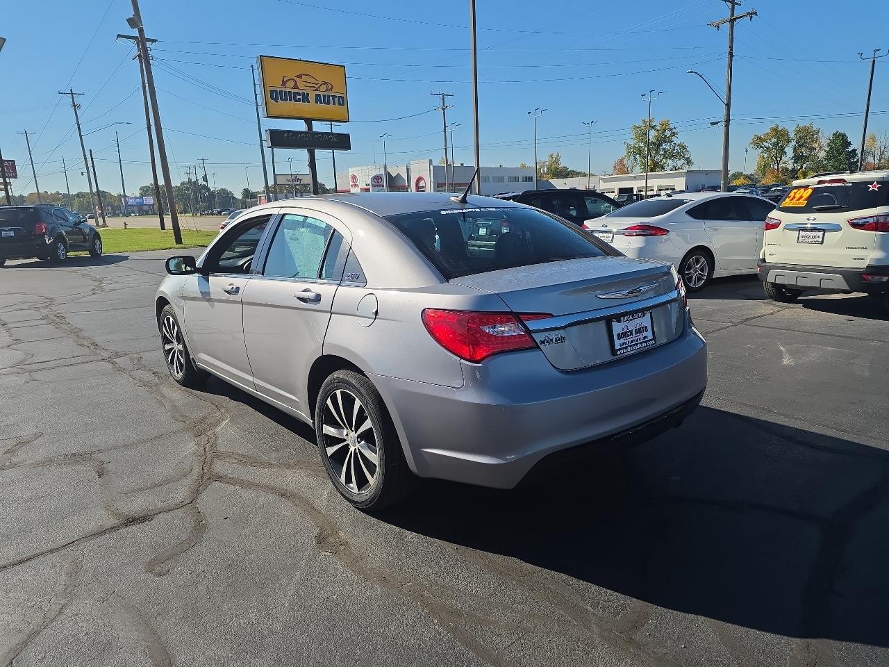 Chrysler 200 4dr Sdn Touring 2014