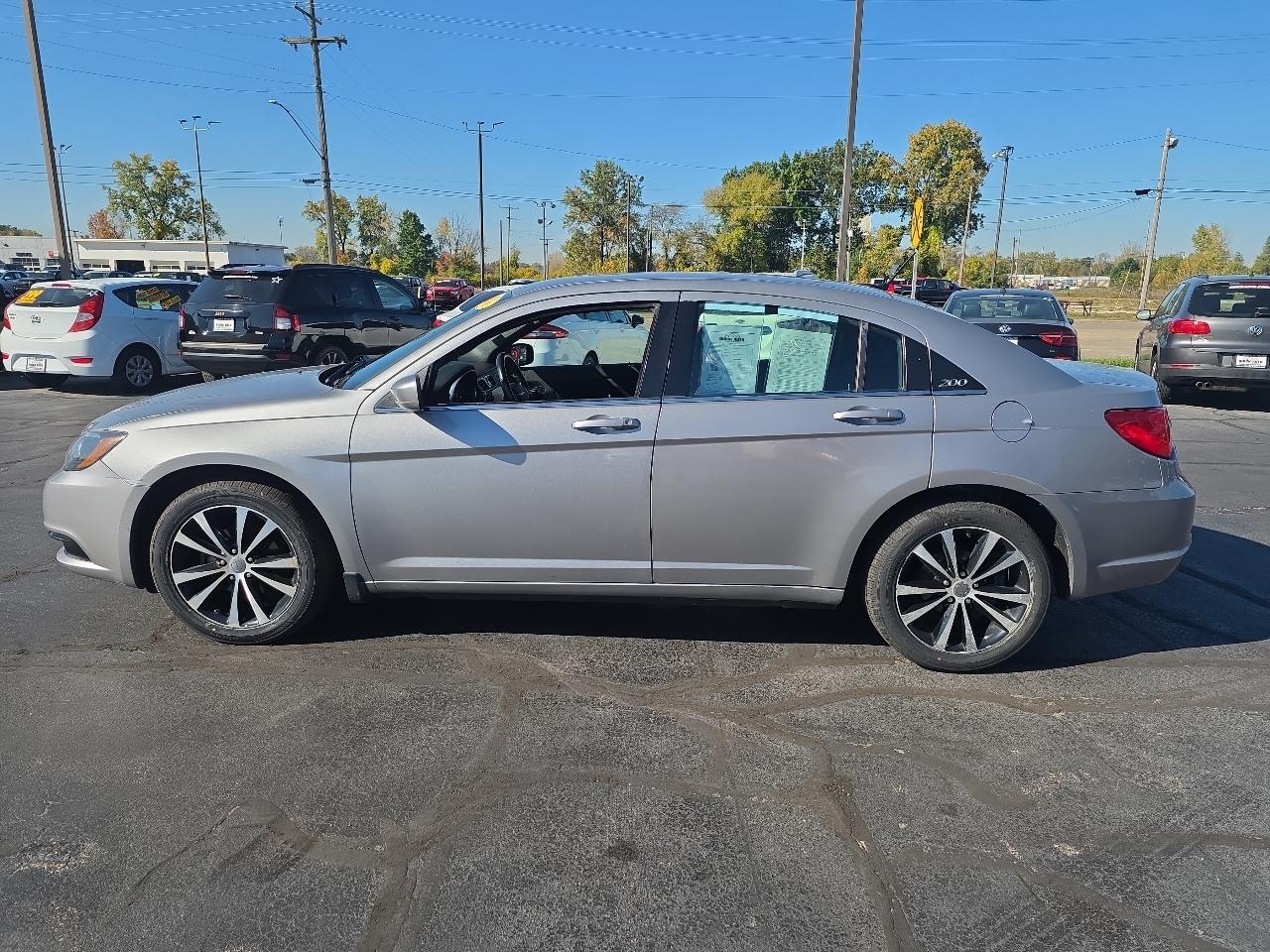 Chrysler 200 4dr Sdn Touring 2014