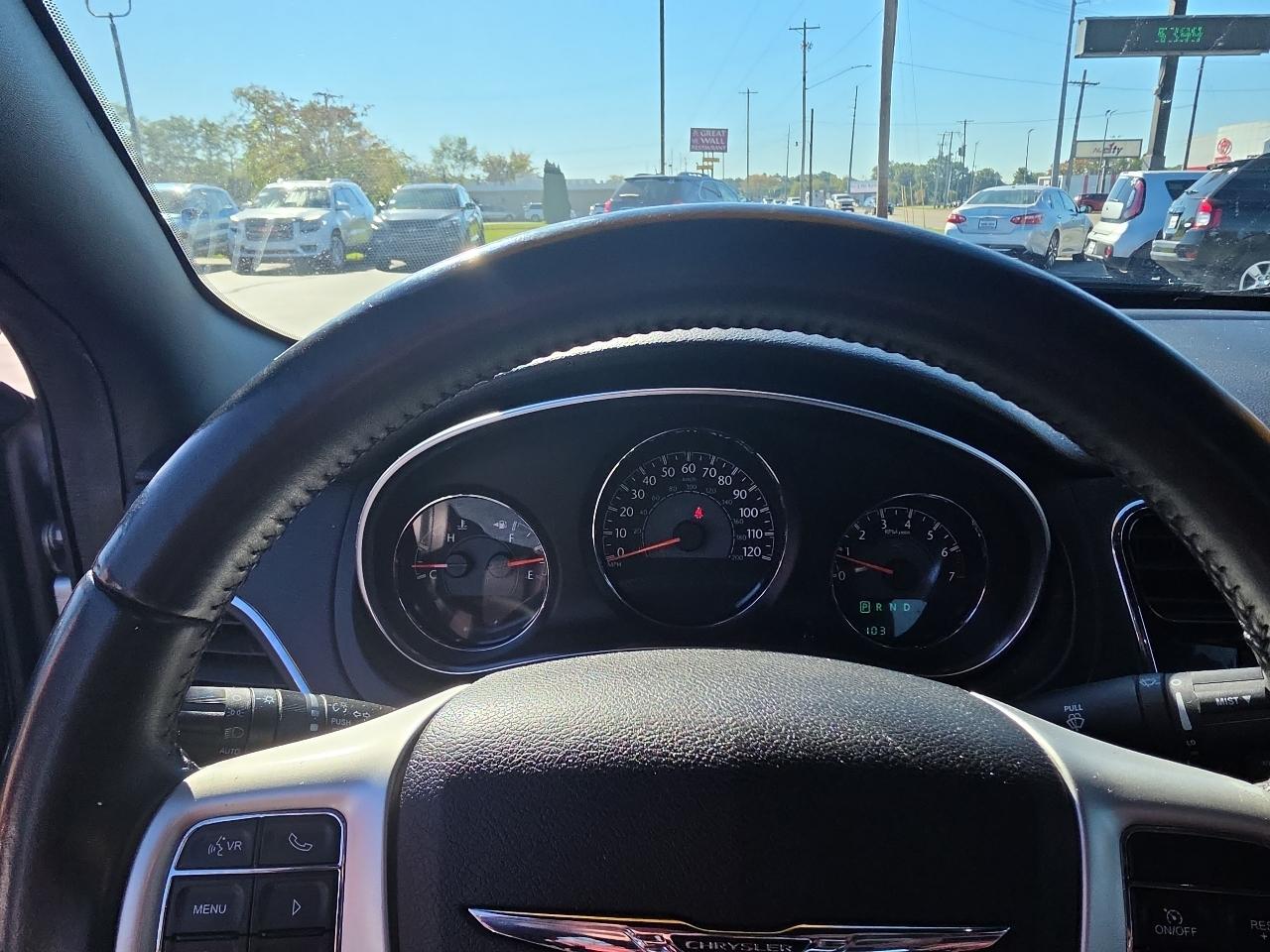 Chrysler 200 4dr Sdn Touring 2014