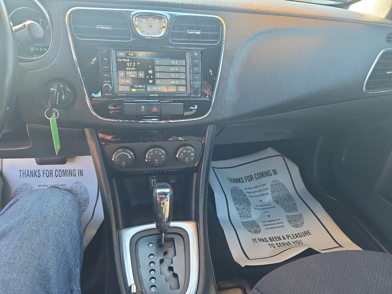 Chrysler 200 4dr Sdn Touring 2014