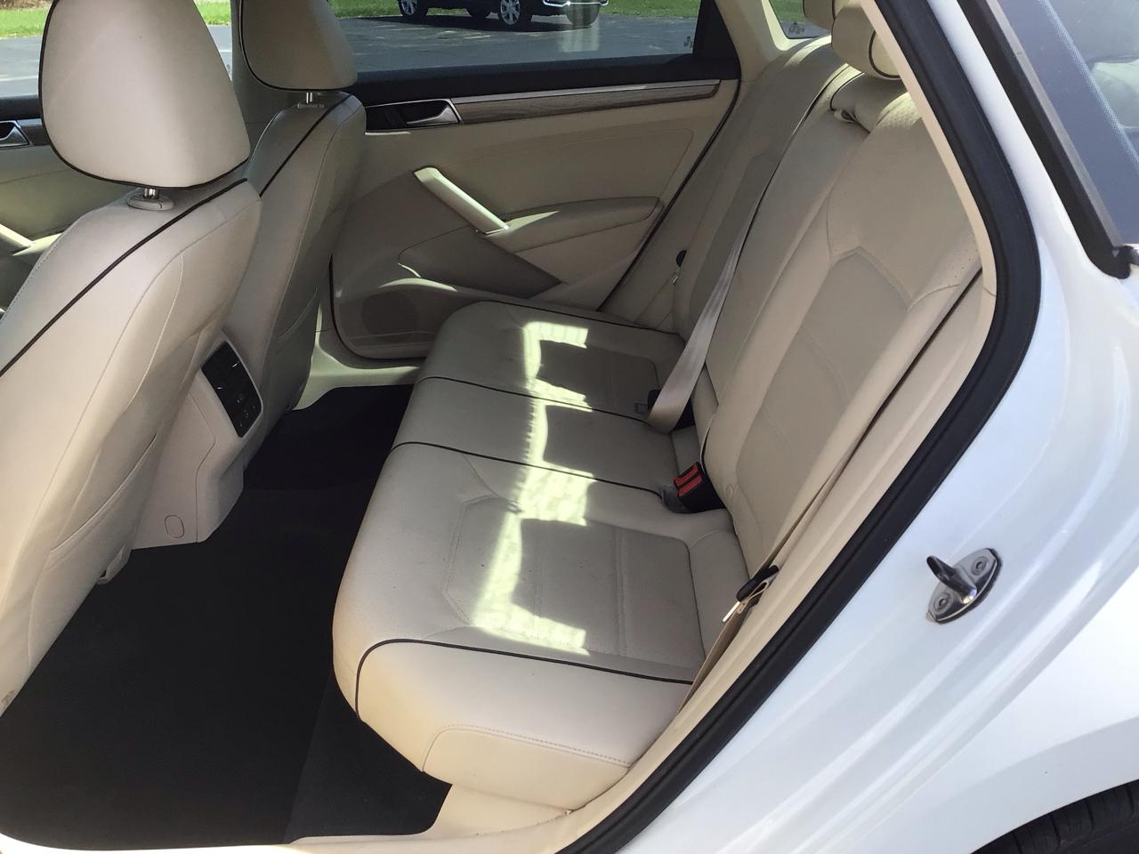 Volkswagen Passat 4dr Sdn 1.8T Auto SE PZEV 2016