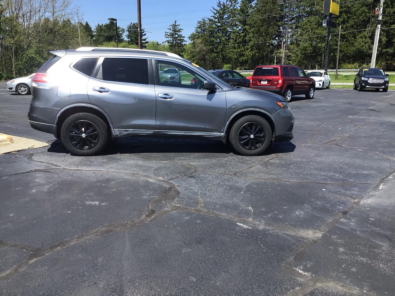 Nissan Rogue FWD 4dr SV 2016