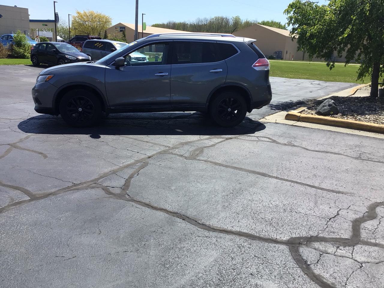 Nissan Rogue FWD 4dr SV 2016