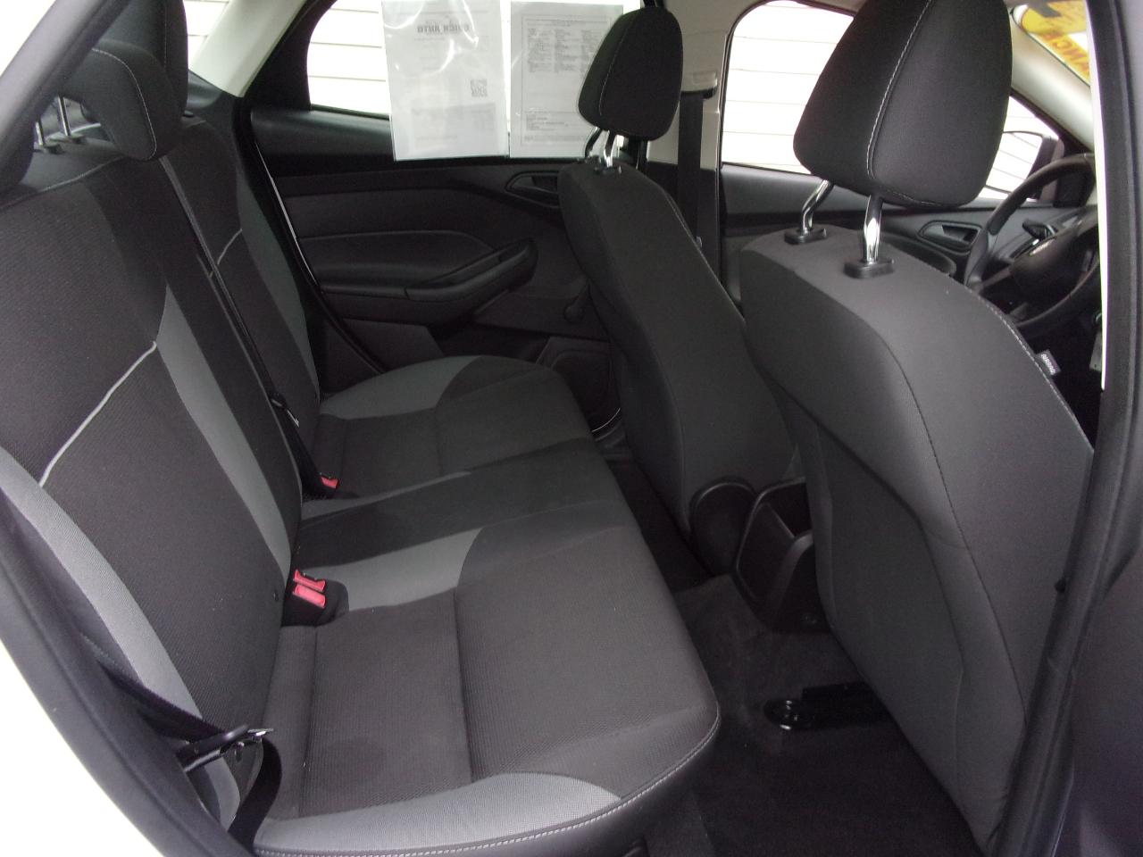 Ford Focus 4dr Sdn S 2013