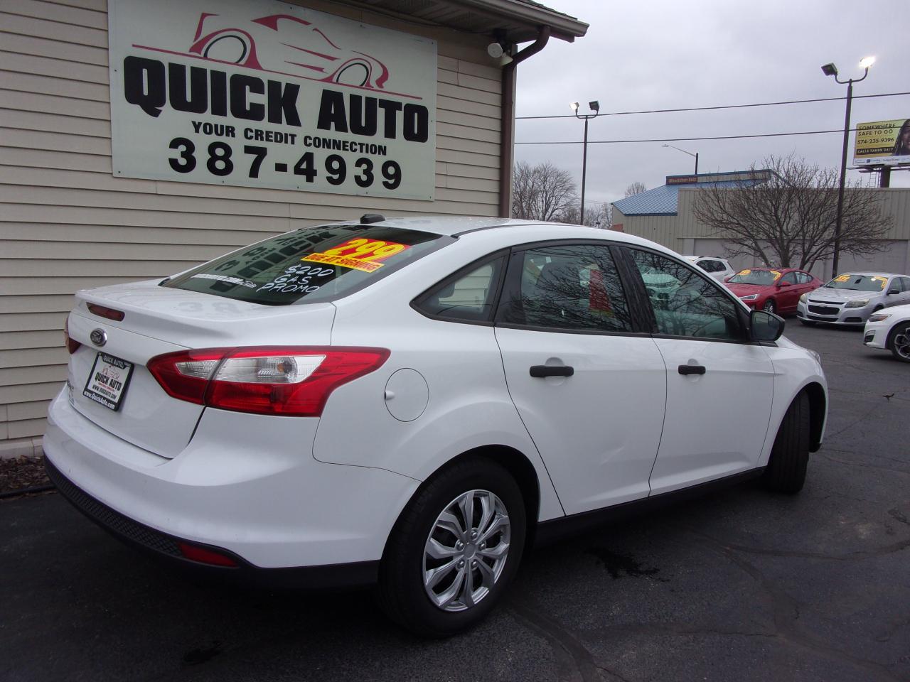 Ford Focus 4dr Sdn S 2013