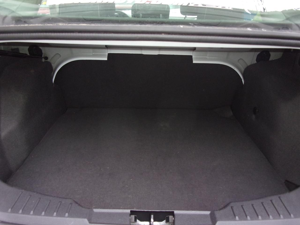 Ford Focus 4dr Sdn S 2013