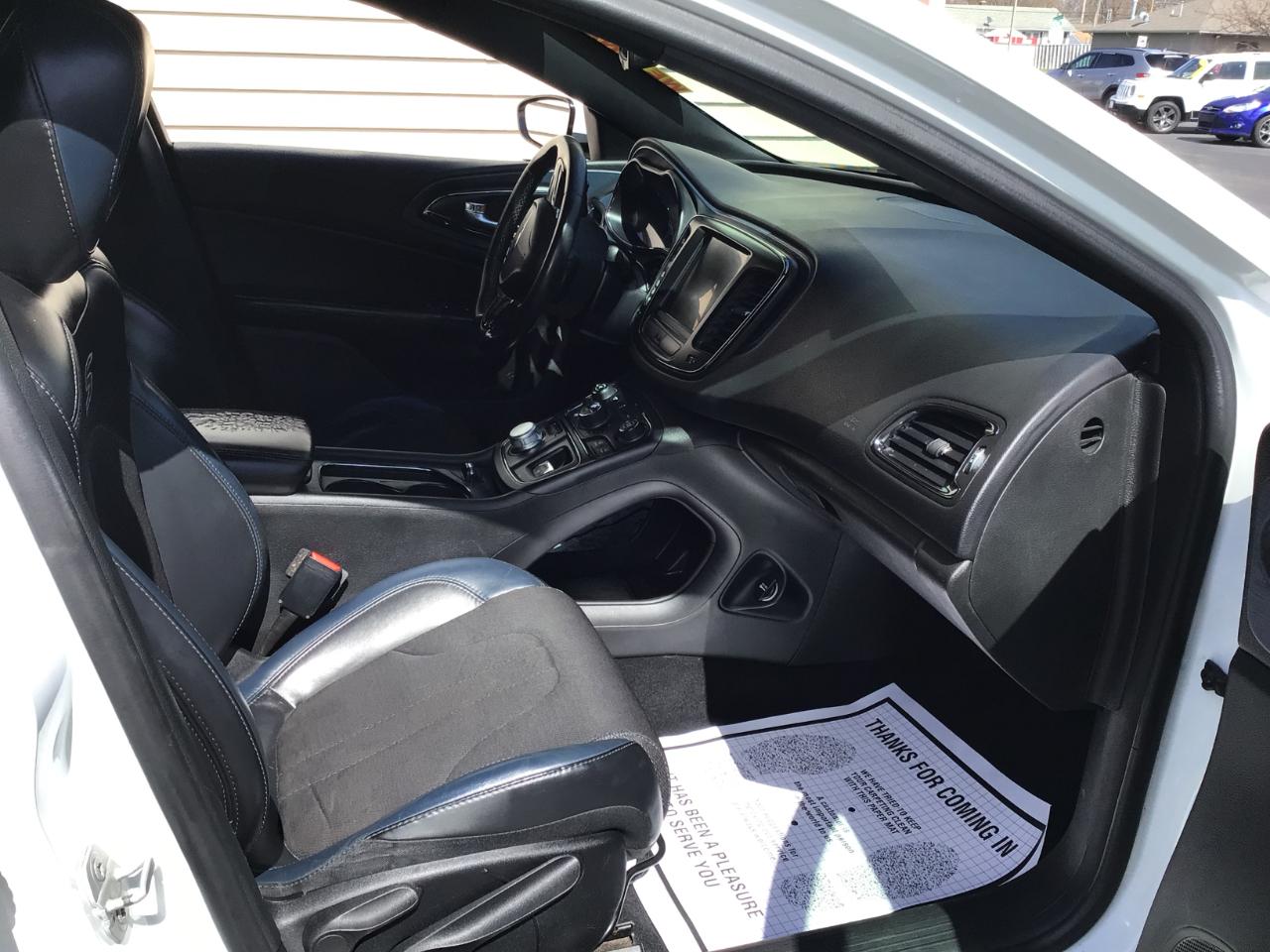 Chrysler 200 4dr Sdn S FWD 2016