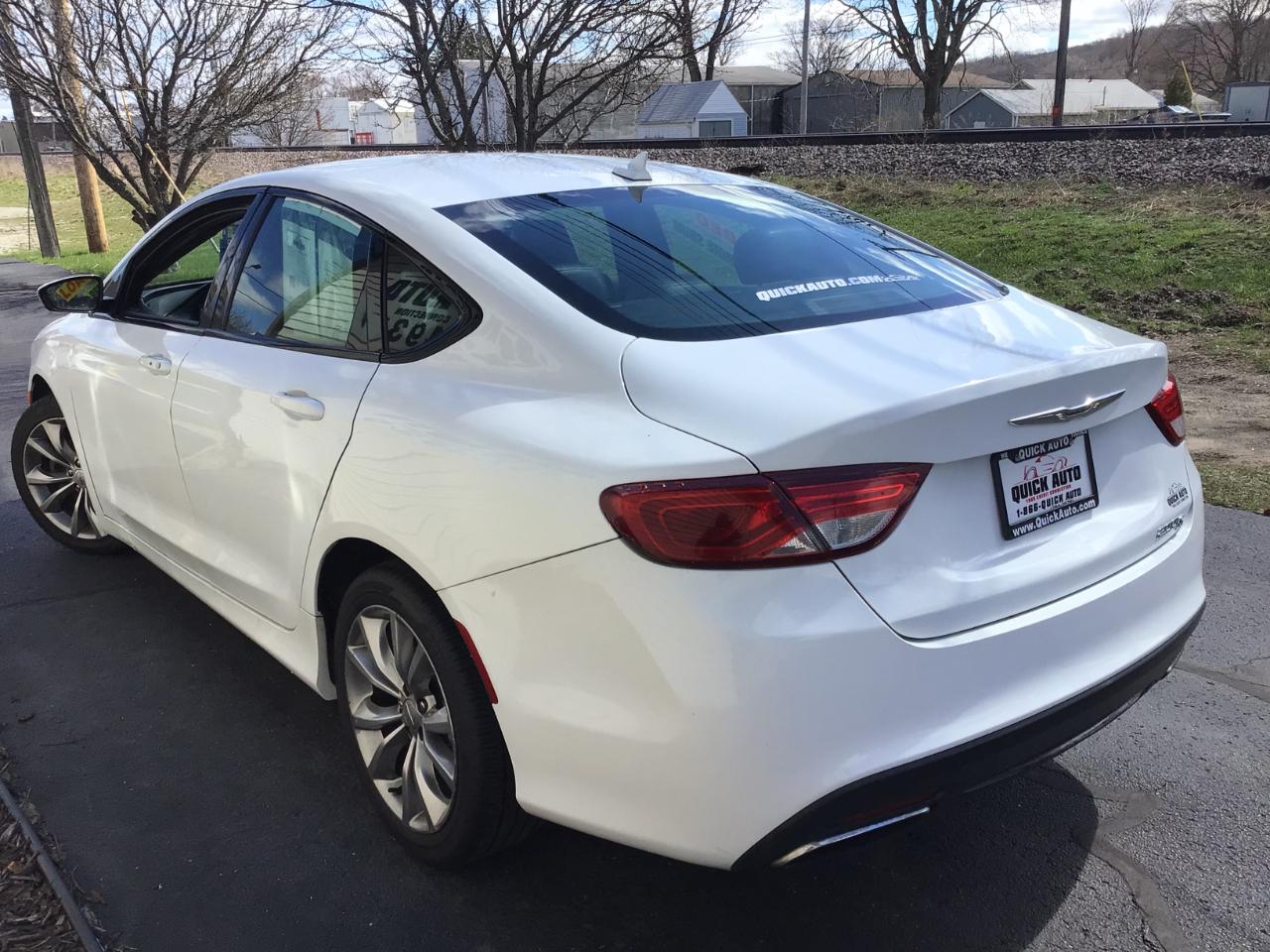 Chrysler 200 4dr Sdn S FWD 2016