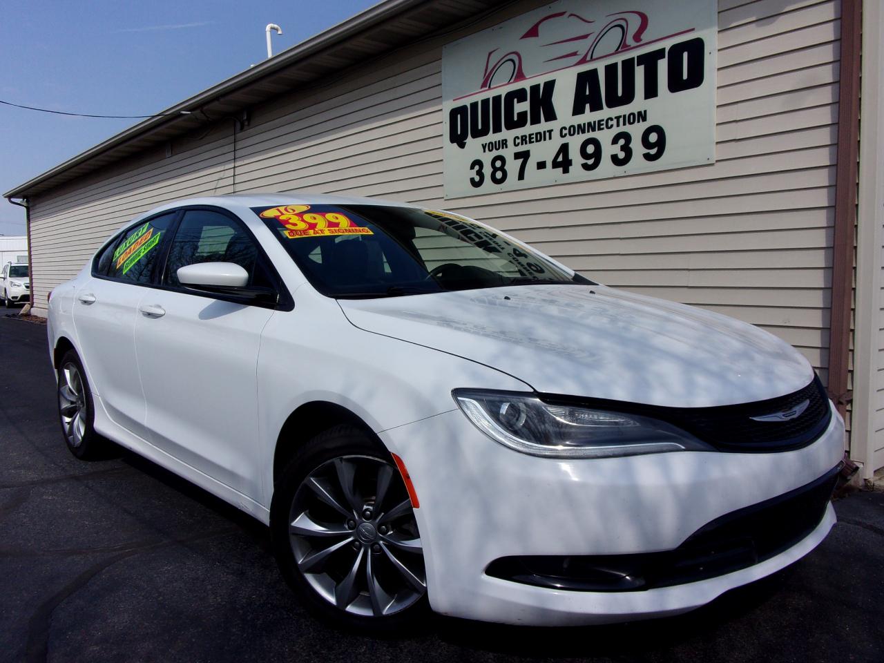 2016 Chrysler 200 4dr Sdn S FWD