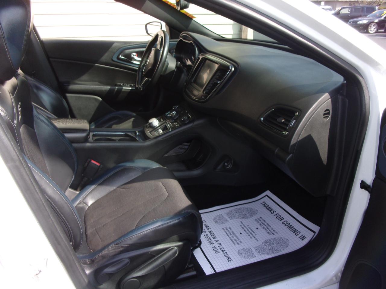 Chrysler 200 4dr Sdn S FWD 2016