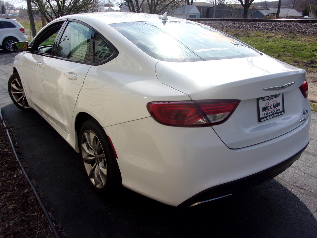 Chrysler 200 4dr Sdn S FWD 2016