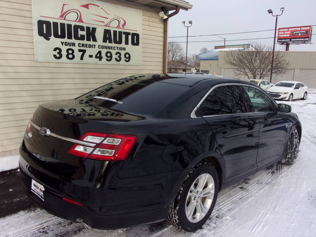 Ford Taurus SE FWD 2019