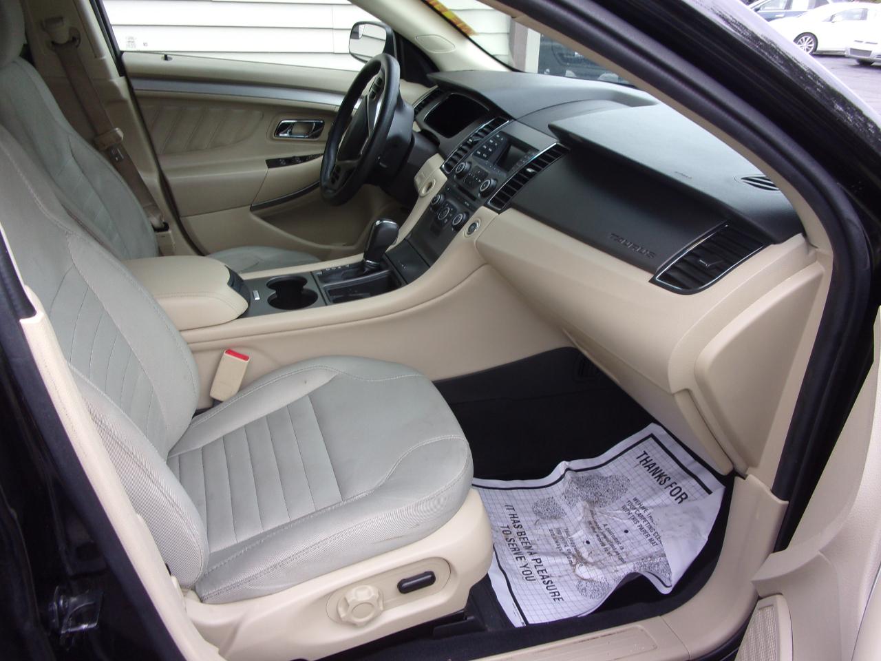 Ford Taurus SE FWD 2019