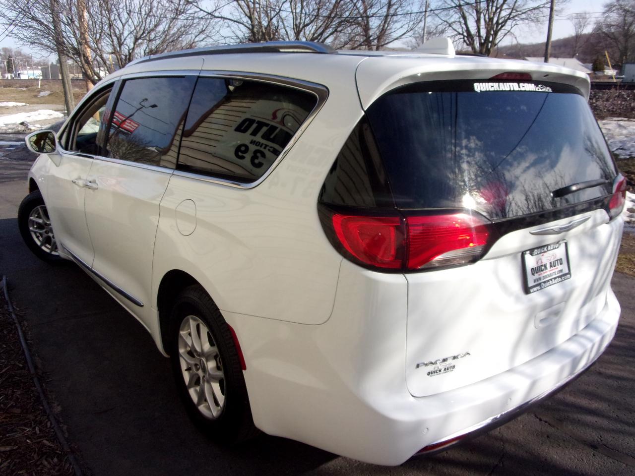 Chrysler Pacifica Touring L FWD 2020