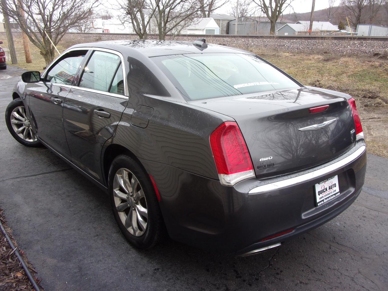 Chrysler 300 4dr Sdn Limited AWD 2015