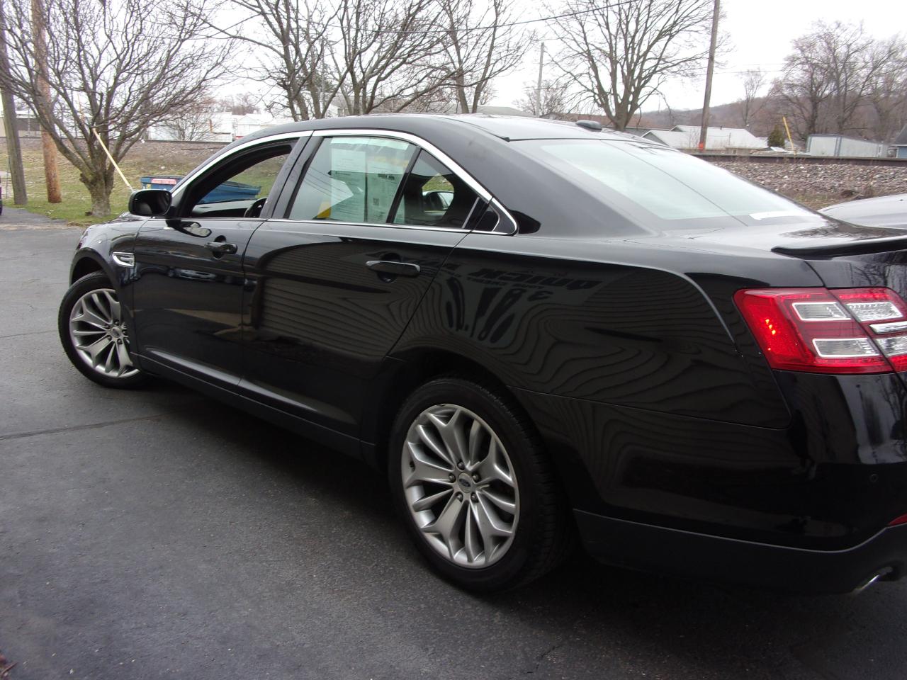 Ford Taurus Limited AWD 2018