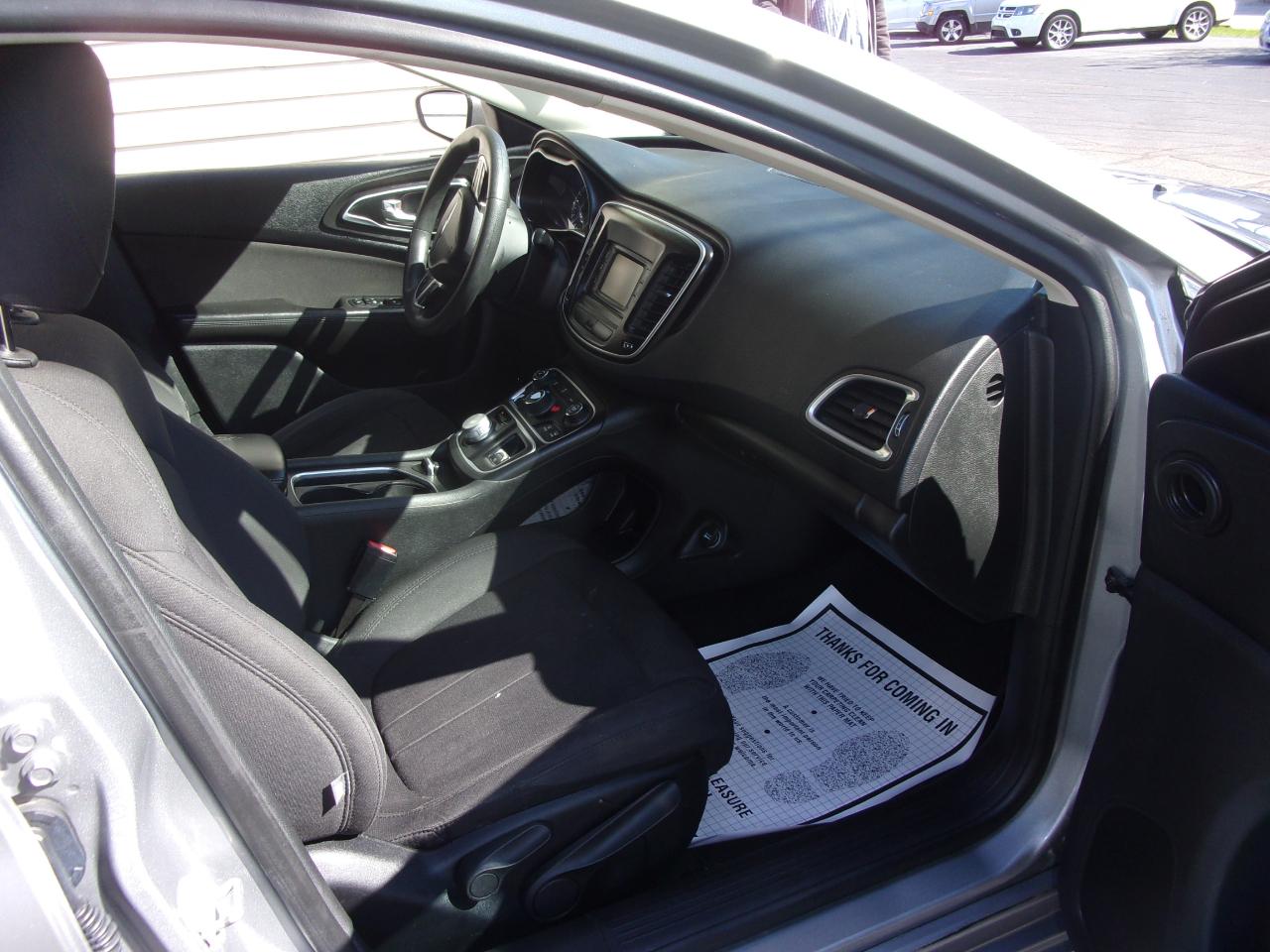 Chrysler 200 4dr Sdn Limited FWD 2016