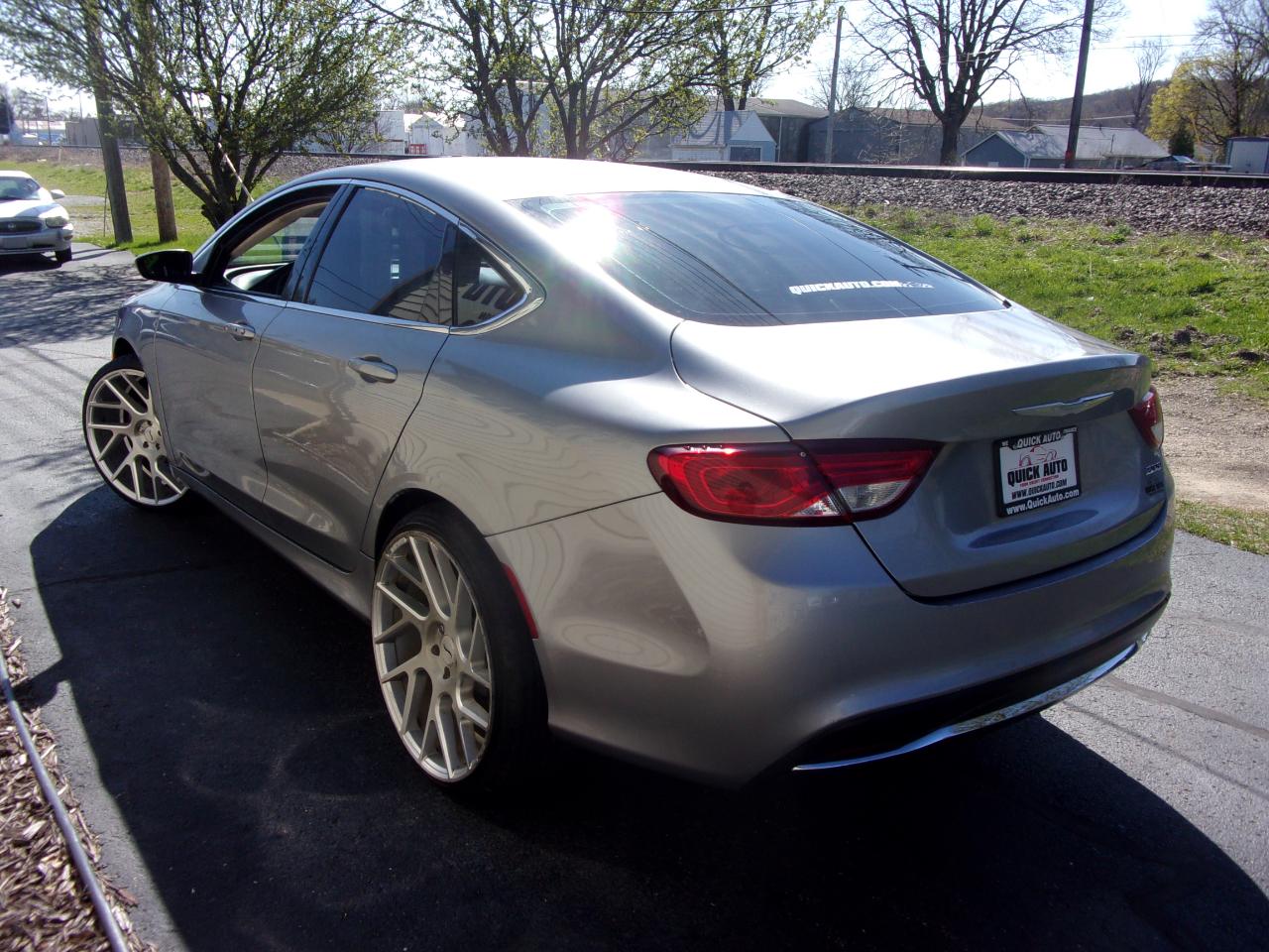 Chrysler 200 4dr Sdn Limited FWD 2016