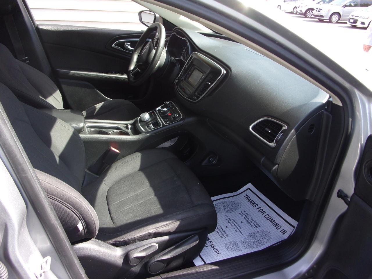 Chrysler 200 4dr Sdn Limited FWD 2016