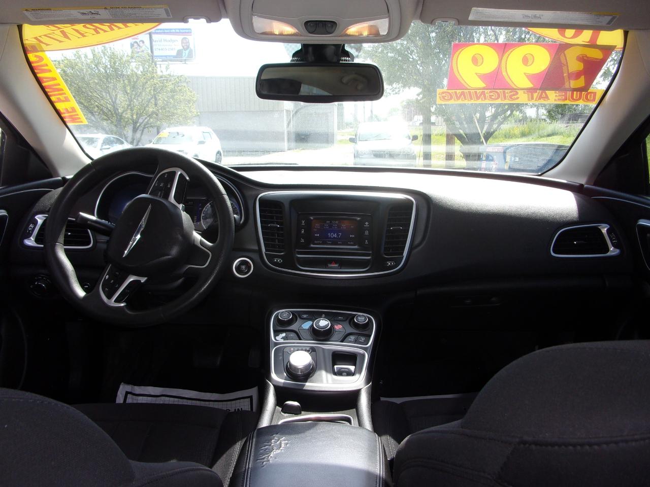 Chrysler 200 4dr Sdn Limited FWD 2016