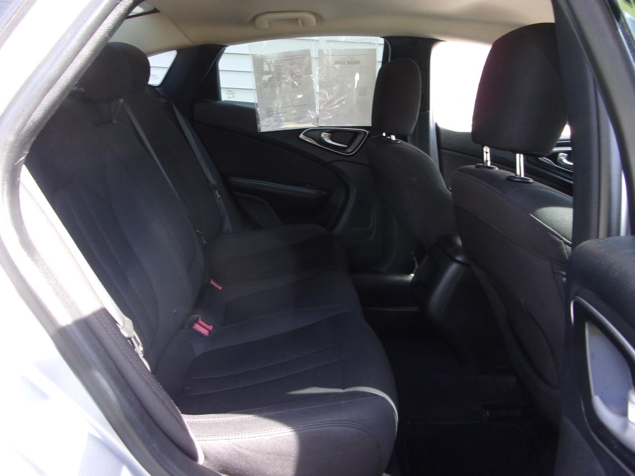 Chrysler 200 4dr Sdn Limited FWD 2016