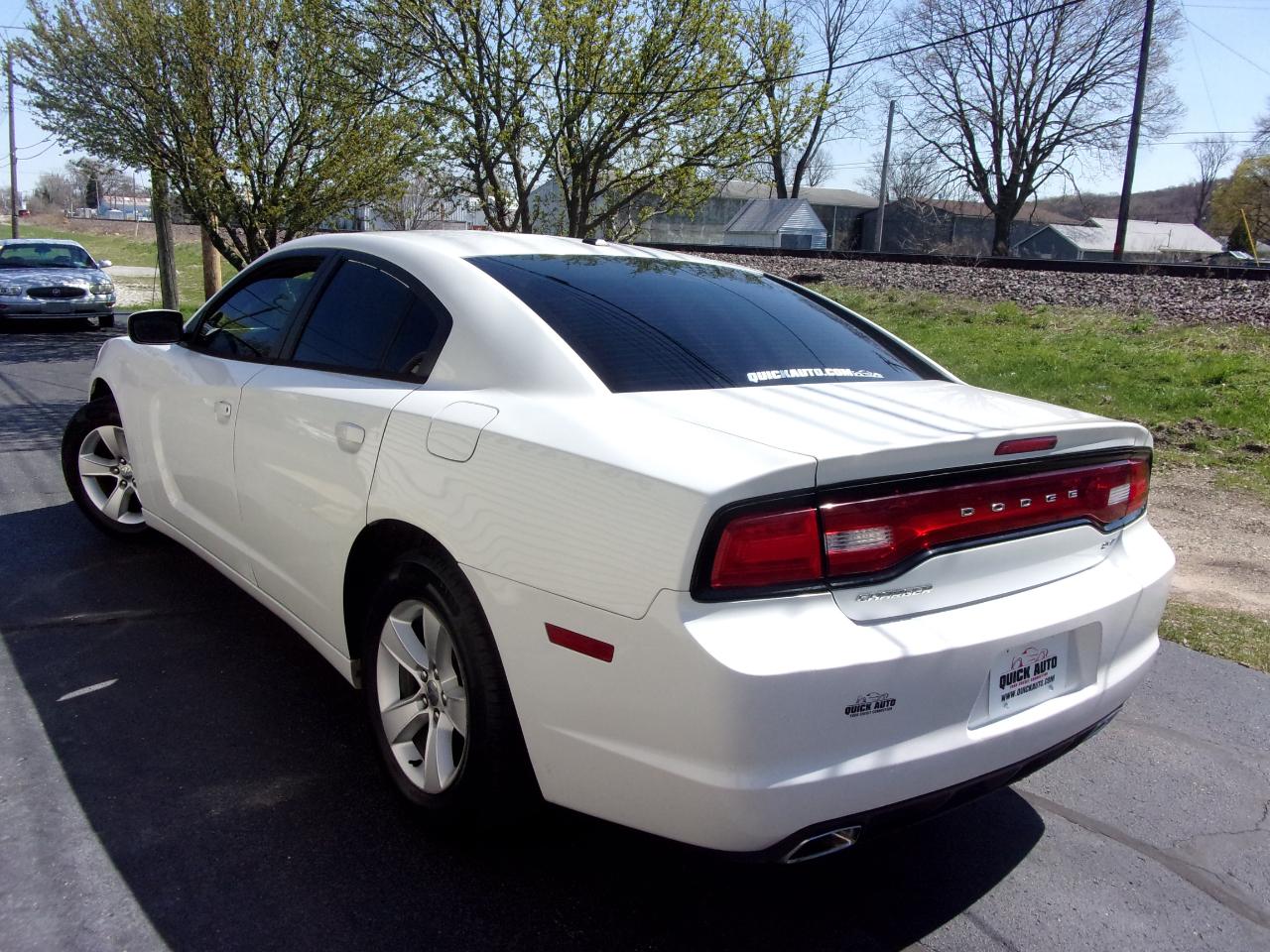 Dodge Charger 4dr Sdn SXT RWD 2014