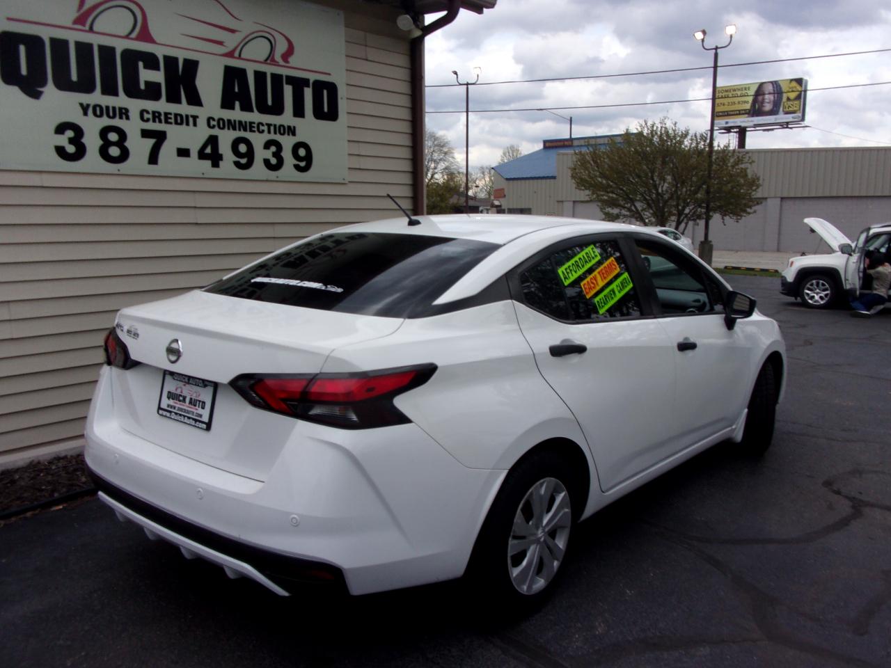 Nissan Versa S CVT 2020