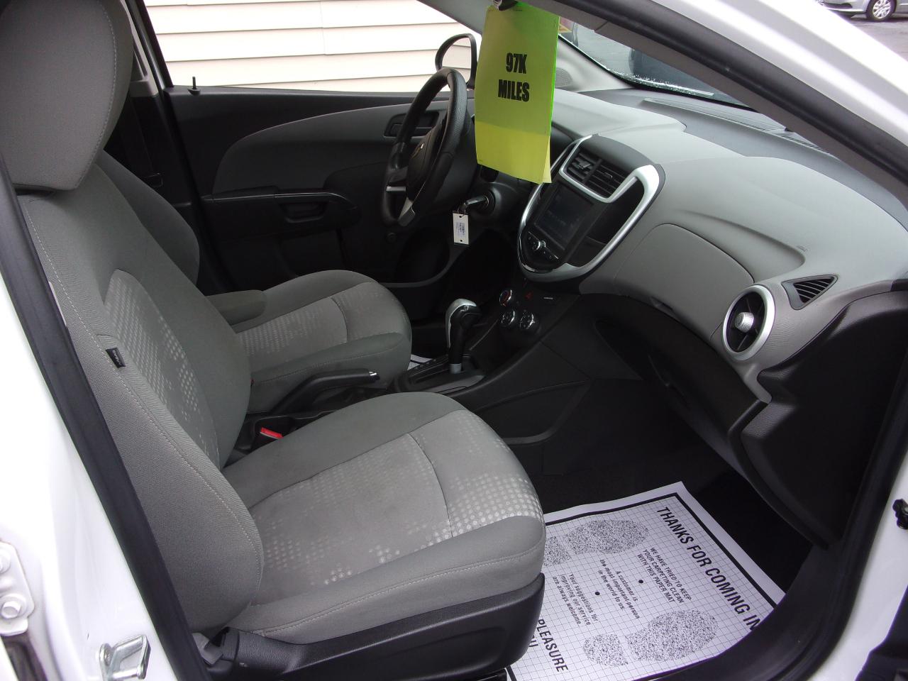 Chevrolet Sonic 5dr HB Auto LT w/1FL 2017