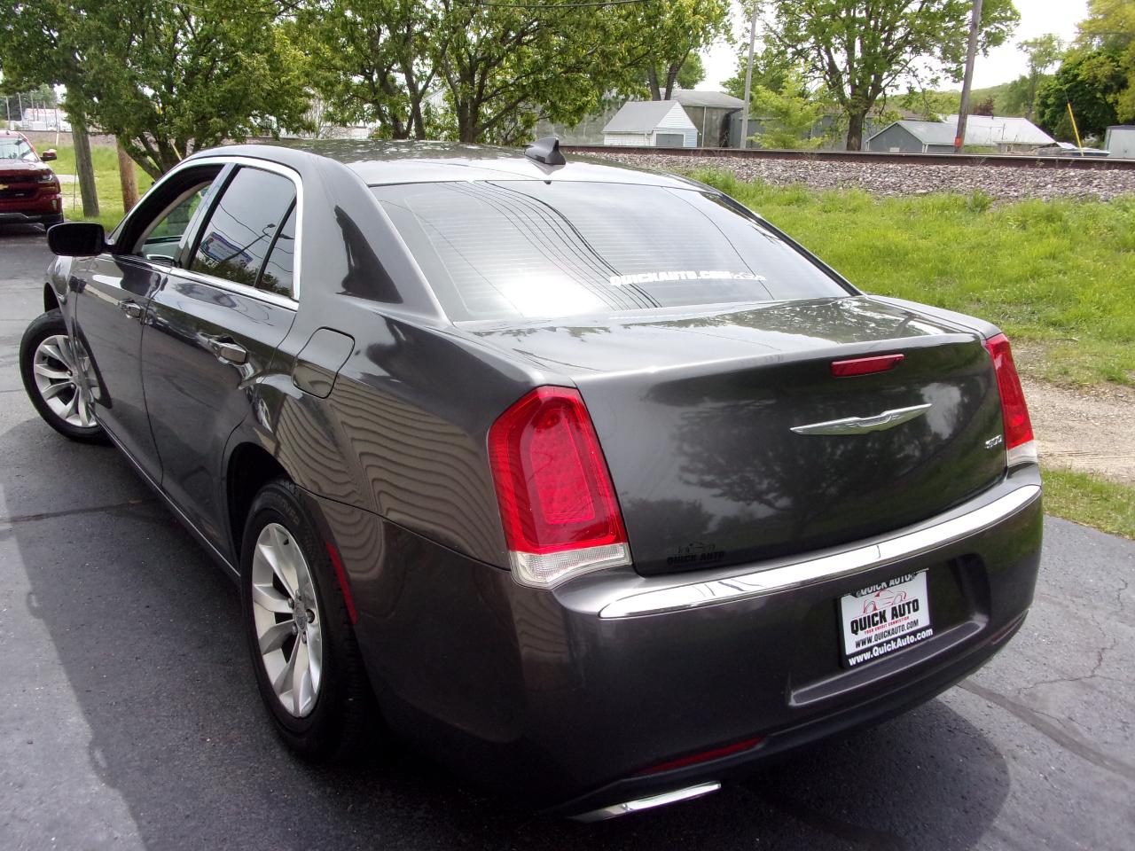 Chrysler 300 4dr Sdn Limited RWD 2015