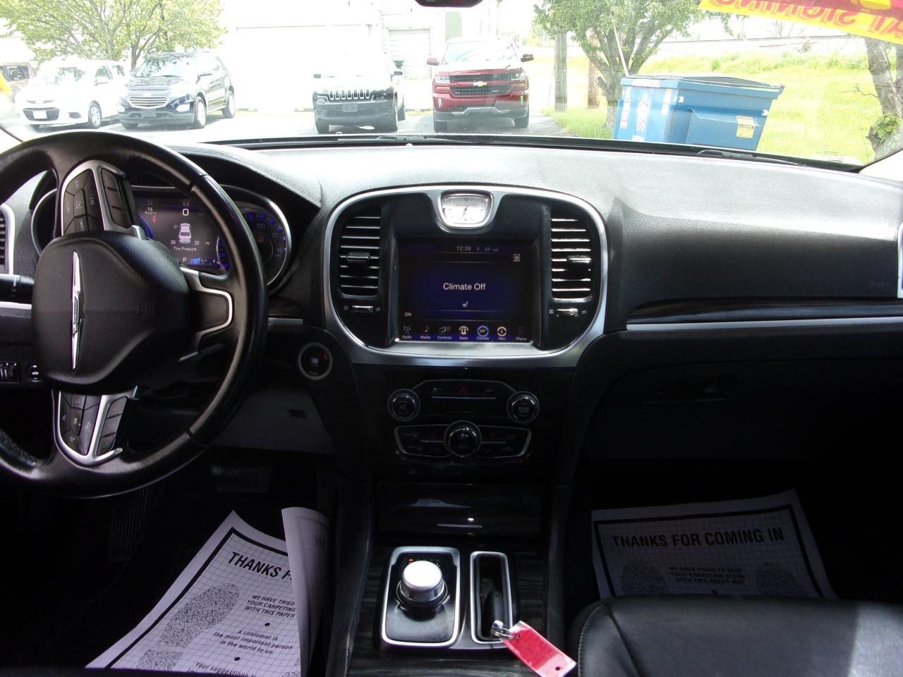 Chrysler 300 4dr Sdn Limited RWD 2015