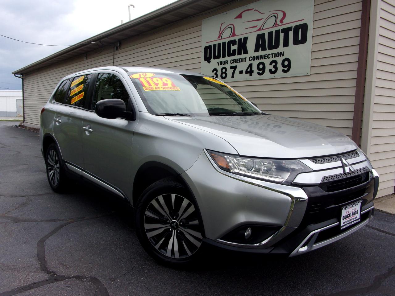 2019 Mitsubishi Outlander ES FWD's photo